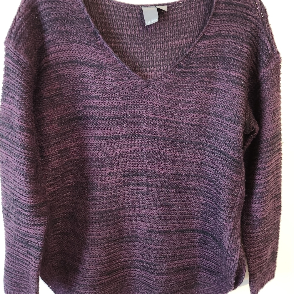 Quinn Women's V-Neck Sweater in Deep Purple